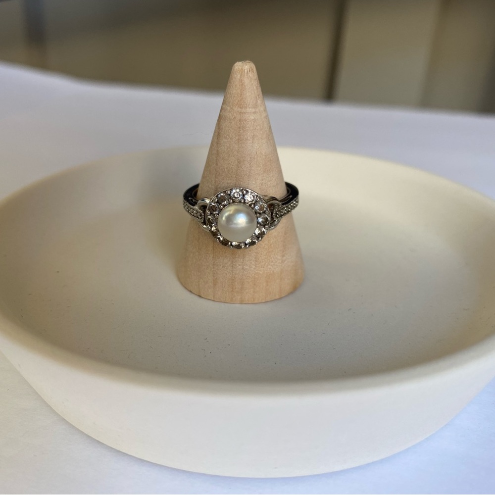 Sterling Silver - Fresh Water Pearl - Size 7 Ring - Detailed Design - Halo